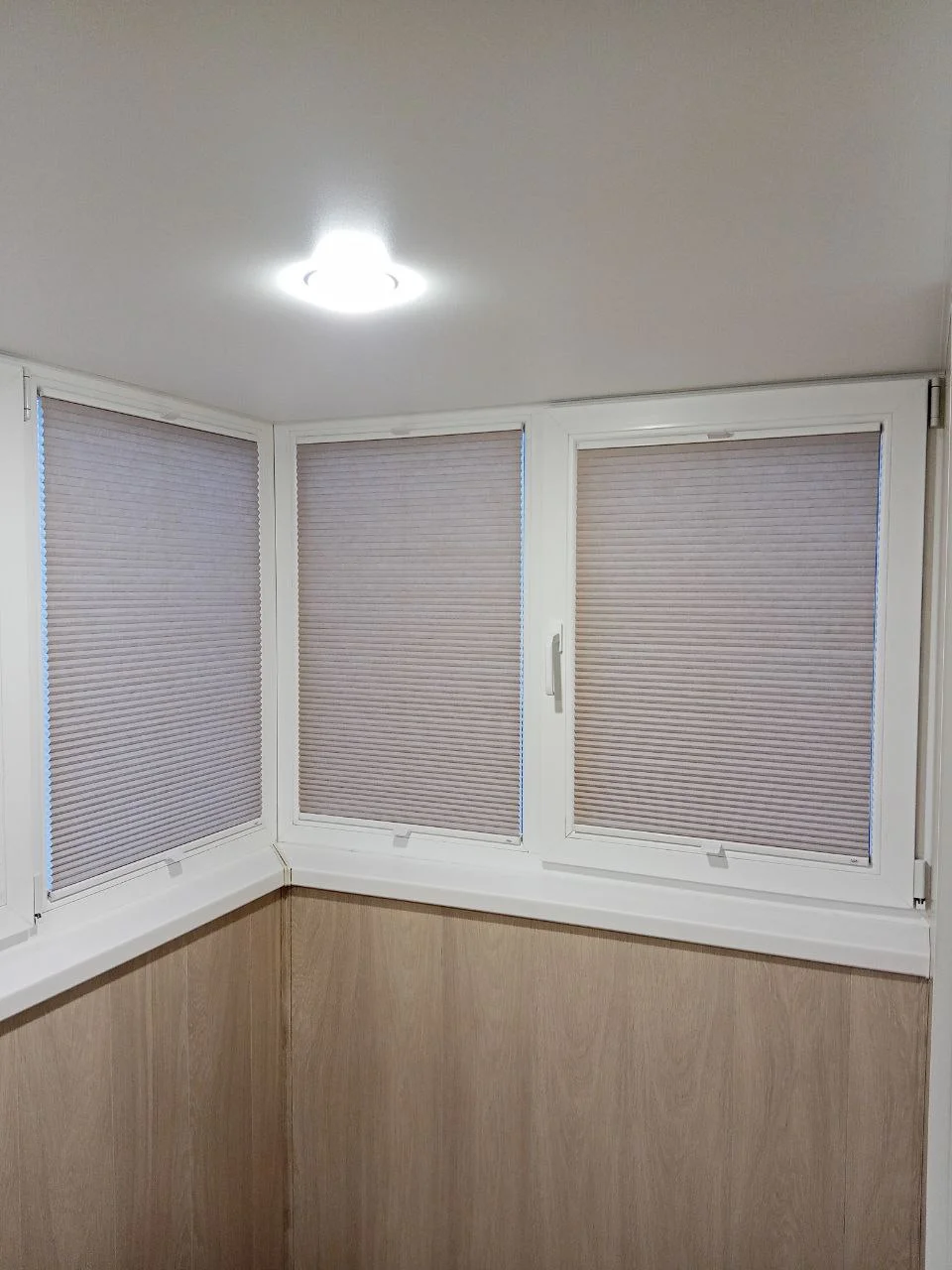 Жалюзи плиссе на лоджию в квартире